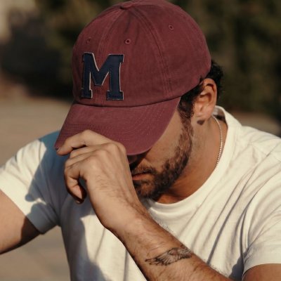 Kappe - Gårda Letter Cap 'M' (bordeaux/blau)