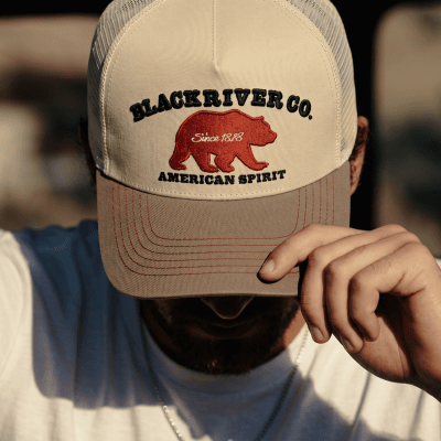 Kappe - Black River Bear Trucker (cremefarben/beige)