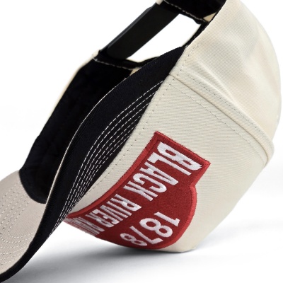 Kappe - Black River Louisville Cotton Snapback (Offwhite/Schwarz)