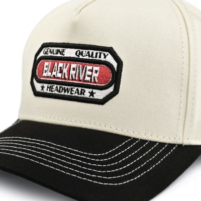 Kappe - Black River Richmond Cotton Snapback (Offwhite/Schwarz)