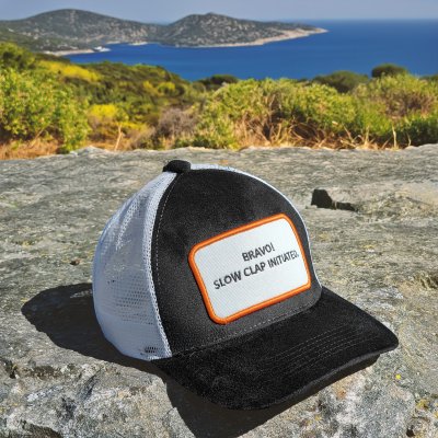 Kappe - Gårda Velvet Trucker Slow Clap (schwarz und weiß)